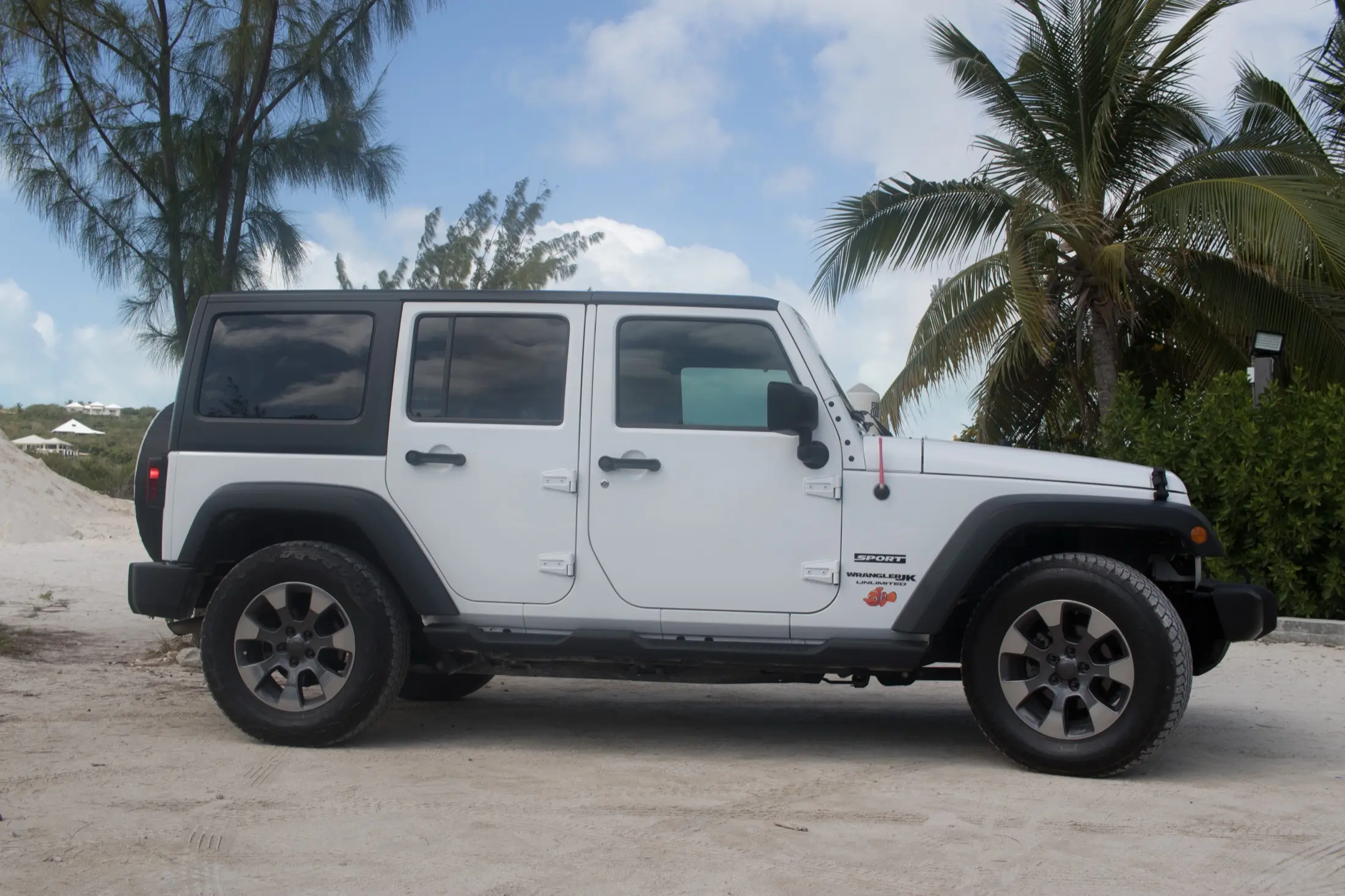 Jeep Wrangler Unlimited Sport in white